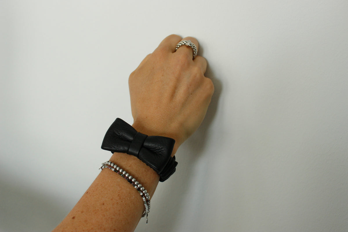 Lederarmband mit Schleife