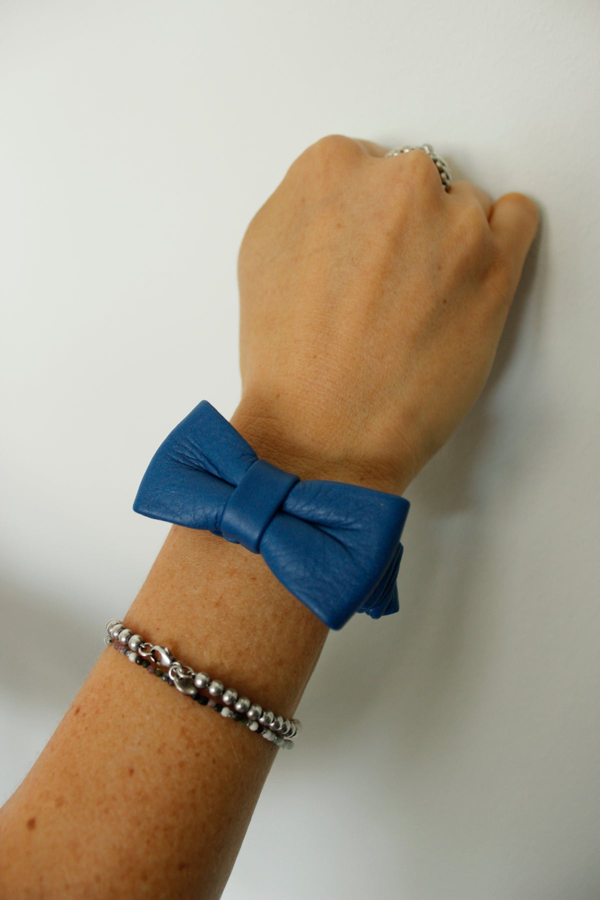 Lederarmband mit Schleife