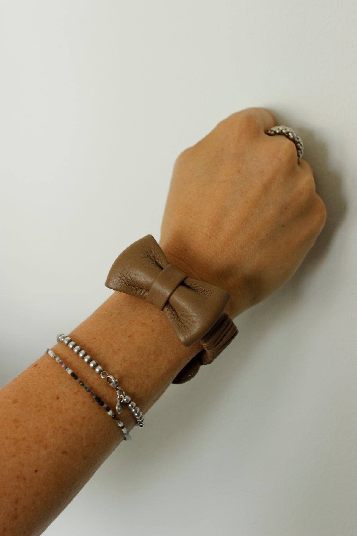 Lederarmband mit Schleife